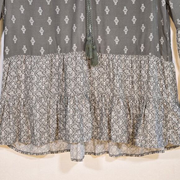 Mudd Women's Boho Top. Size Medium. Green And Cream Color. - Picture 2 of 10